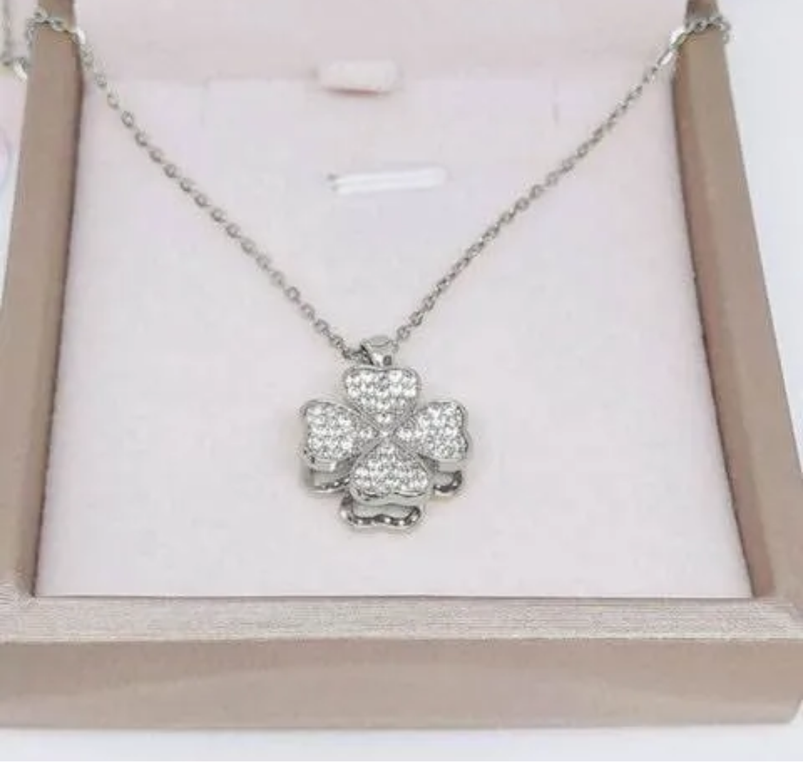 Lucky Grass Pendant Necklace | Spinner necklace