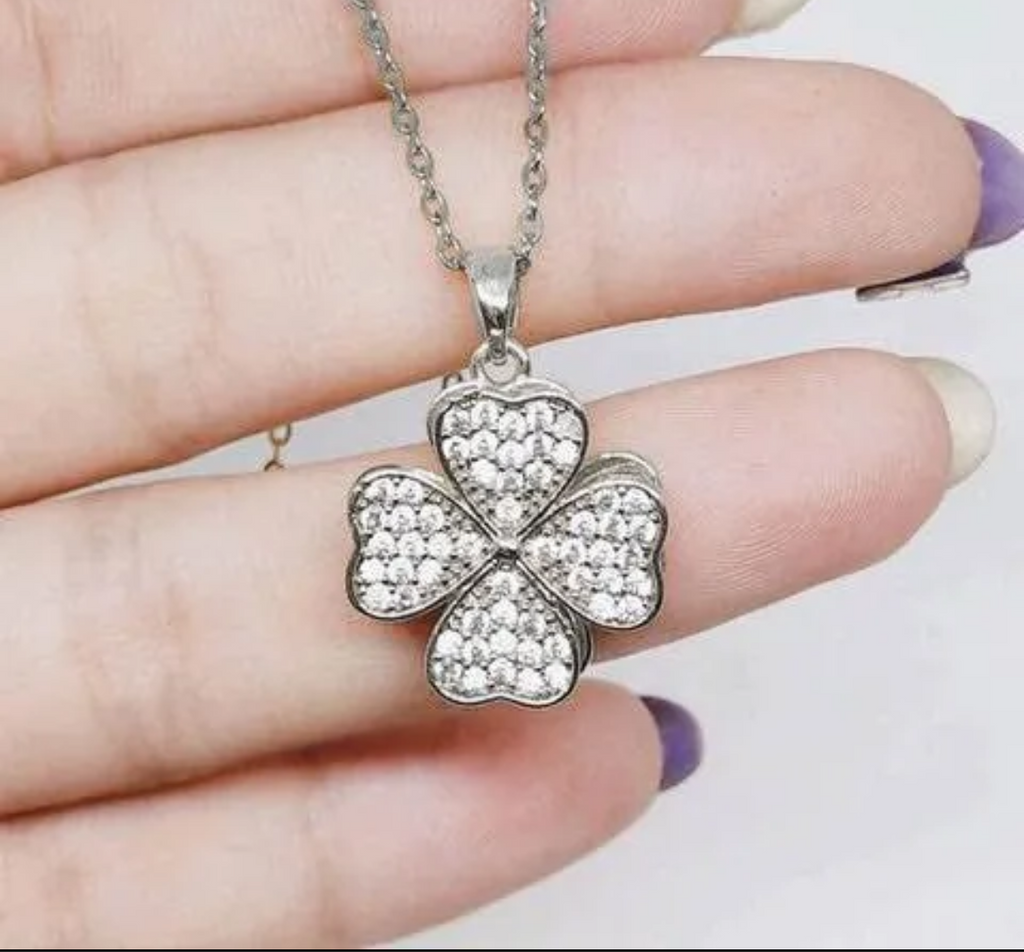 Lucky Grass Pendant Necklace | Spinner necklace