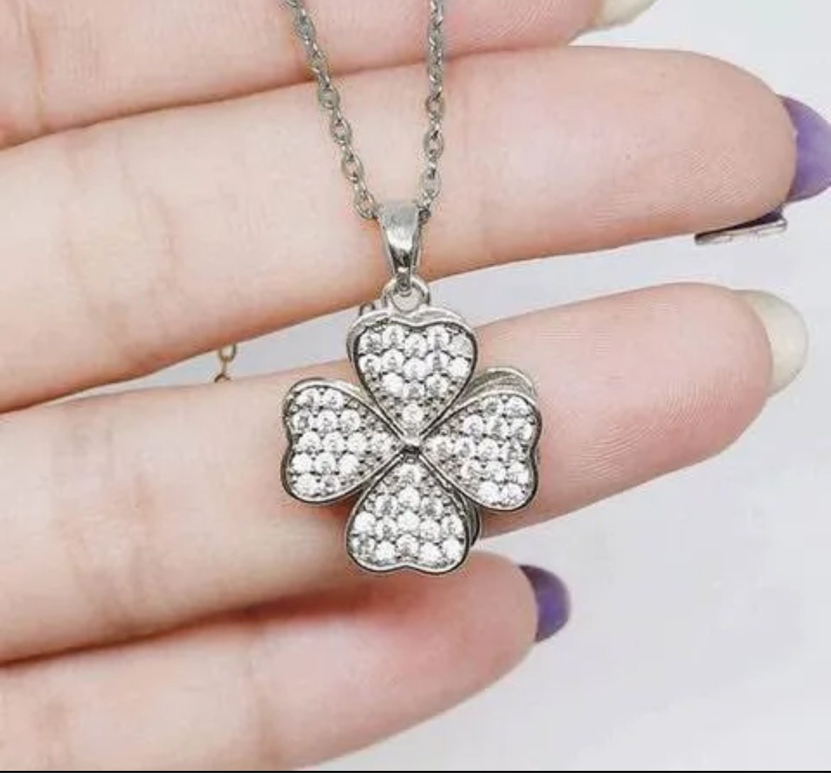 Lucky Grass Pendant Necklace | Spinner necklace