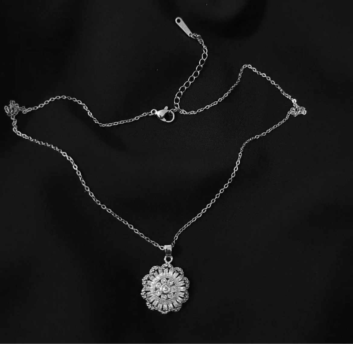 Royal Radiance Pendant Necklace