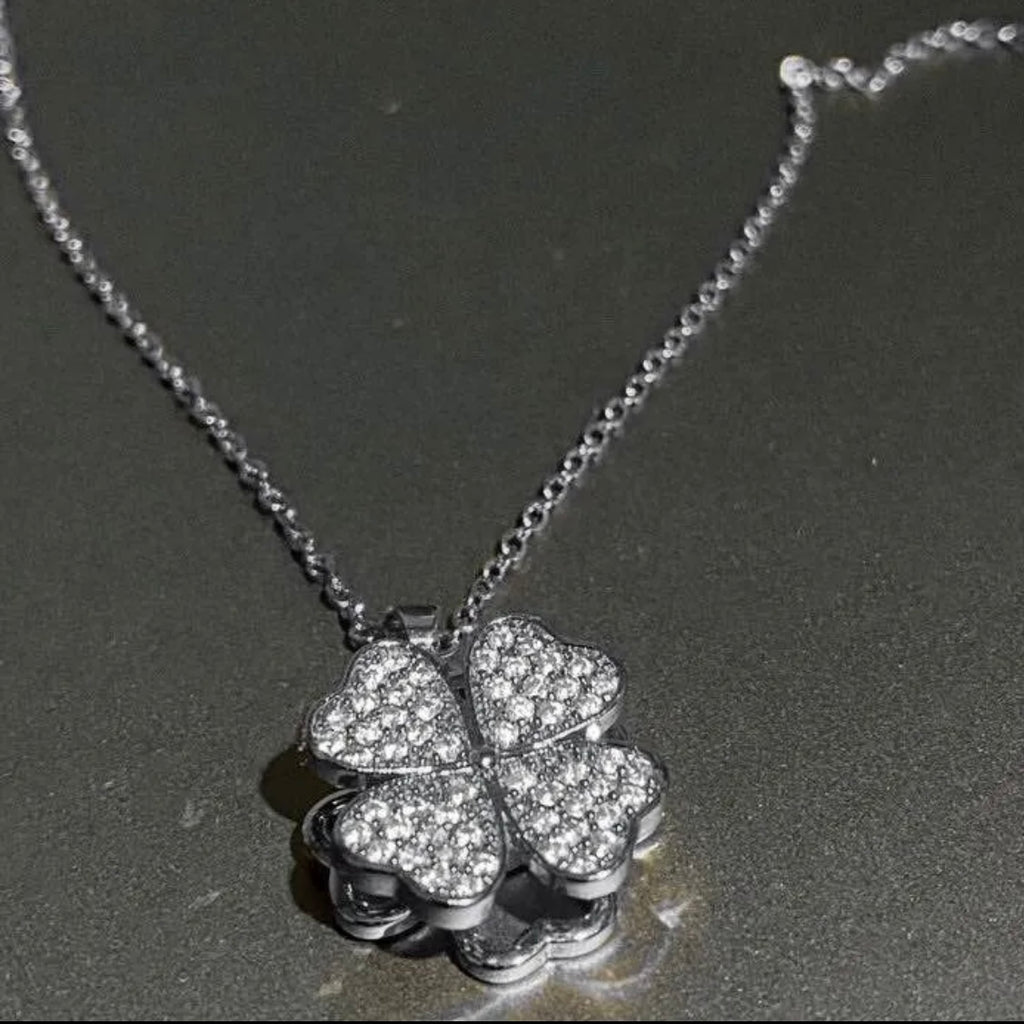 Lucky Grass Pendant Necklace | Spinner necklace